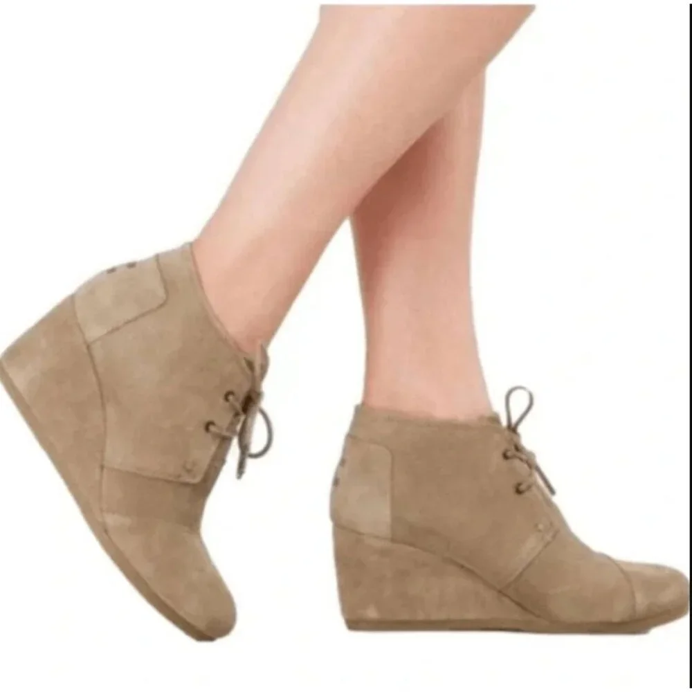 Toms Womens Ankle Booties Desert Wedge Heel Lace Up Boots Suede Taupe Tan Sz 8 - Picture 15 of 15